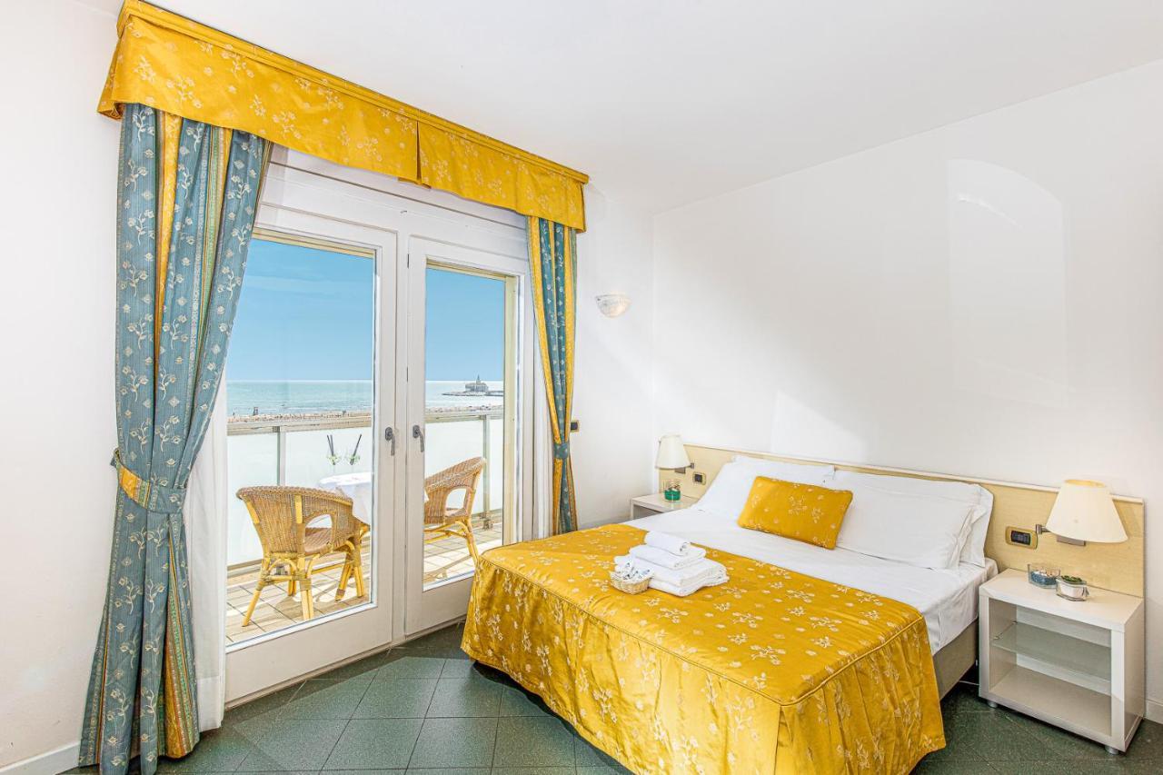 Hotel Karinzia Caorle Exteriör bild