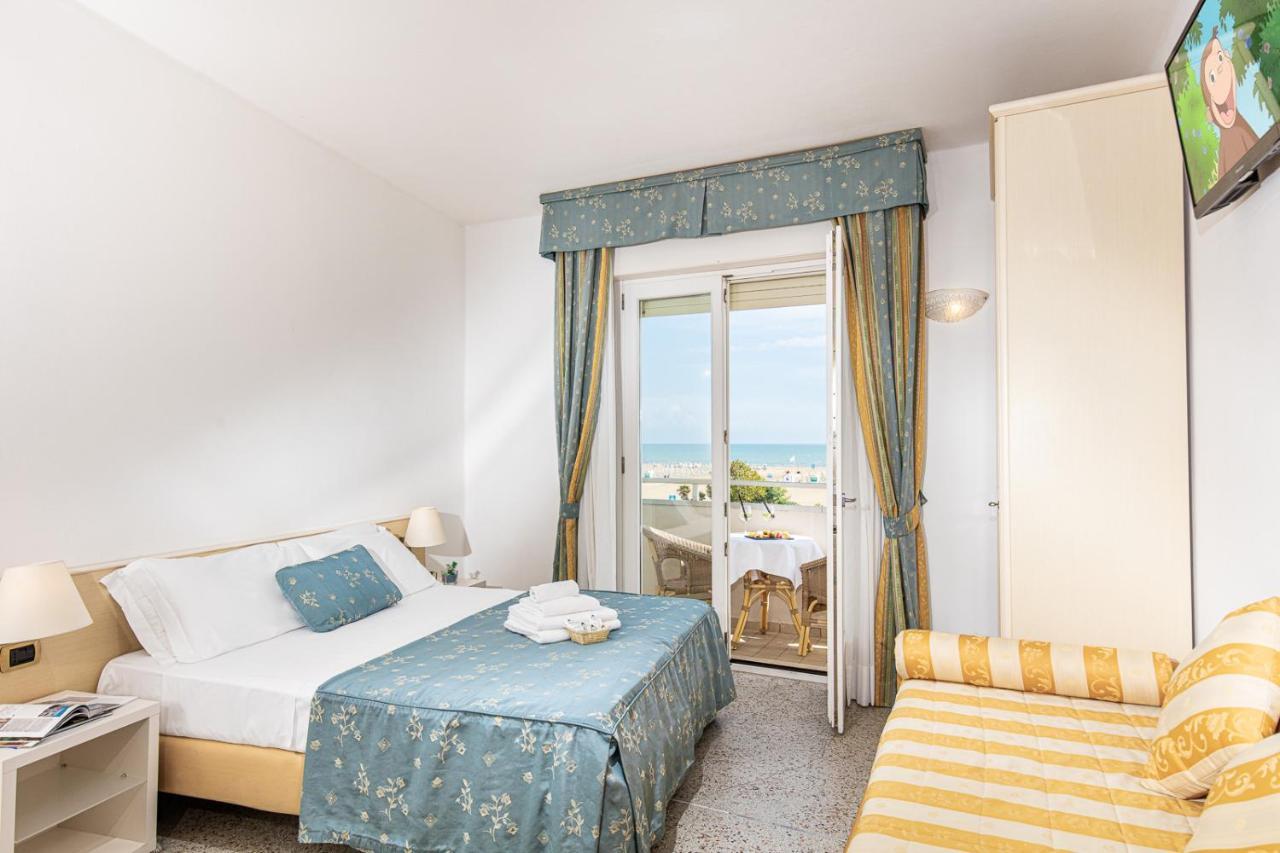 Hotel Karinzia Caorle Exteriör bild